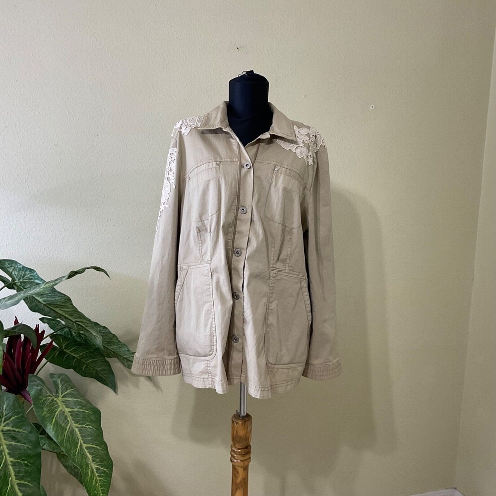 Chicos Women’s Size 2 (Lg. ) Tan Khaki Button up Jacket lace trim pockets